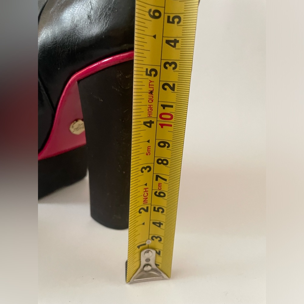 Betsey Johnson Fabulous Black Leather Ankle Boots with Pink Trim - Picture 12 of 15